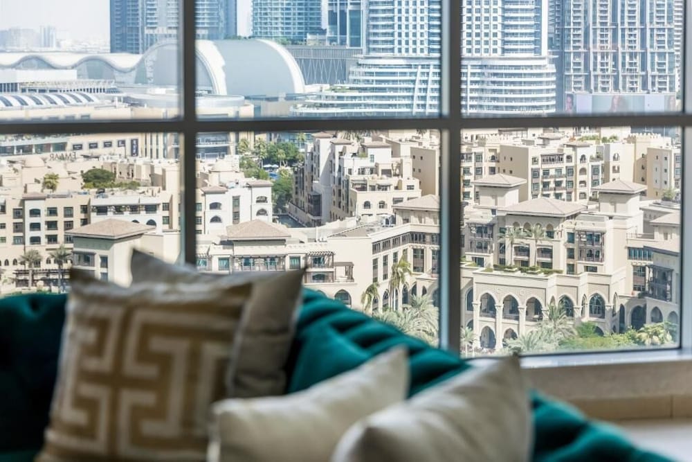 Lavish 3BR Besides Burj Khalifa and Fountain view