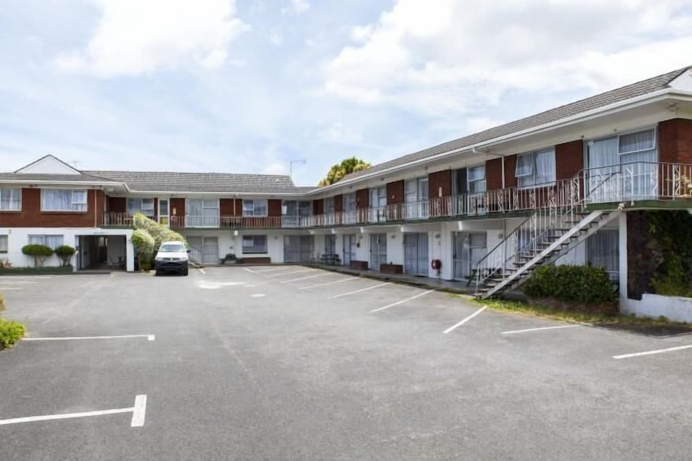 Sunset Lodge Motel - Image 3