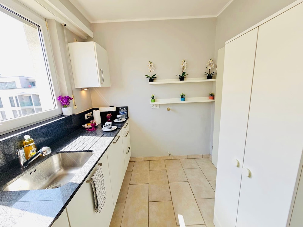 Chic Urban Stay 2BR with parking