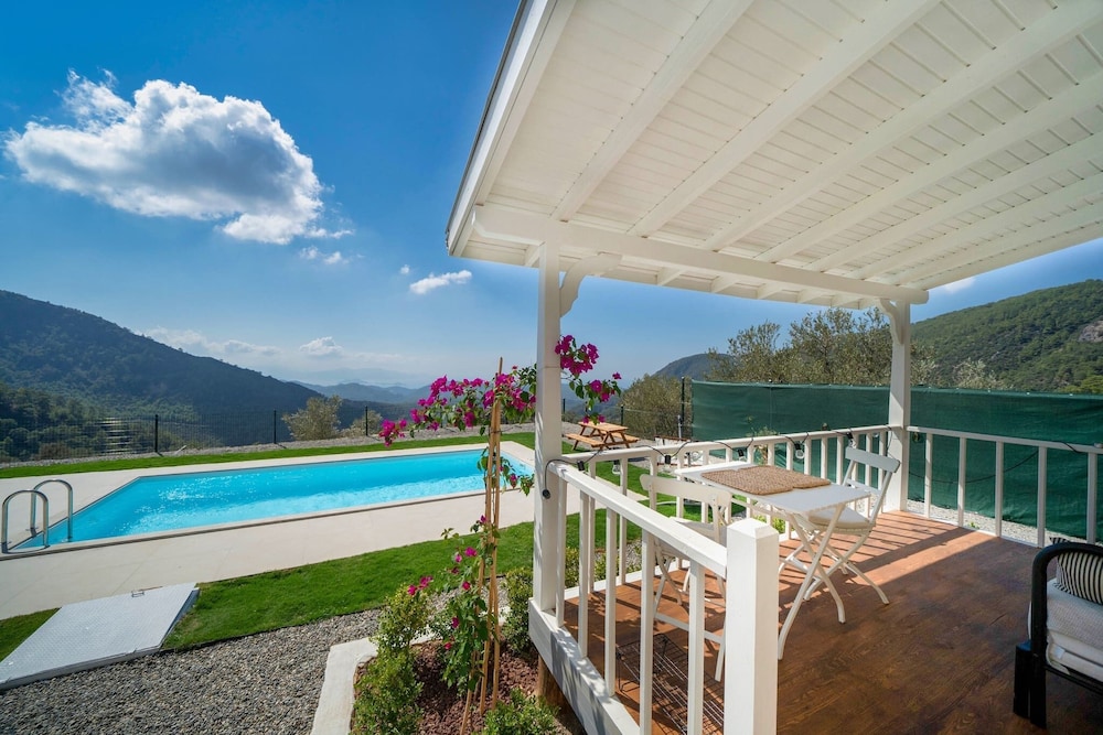 The Box House & Seaview & Private Pool