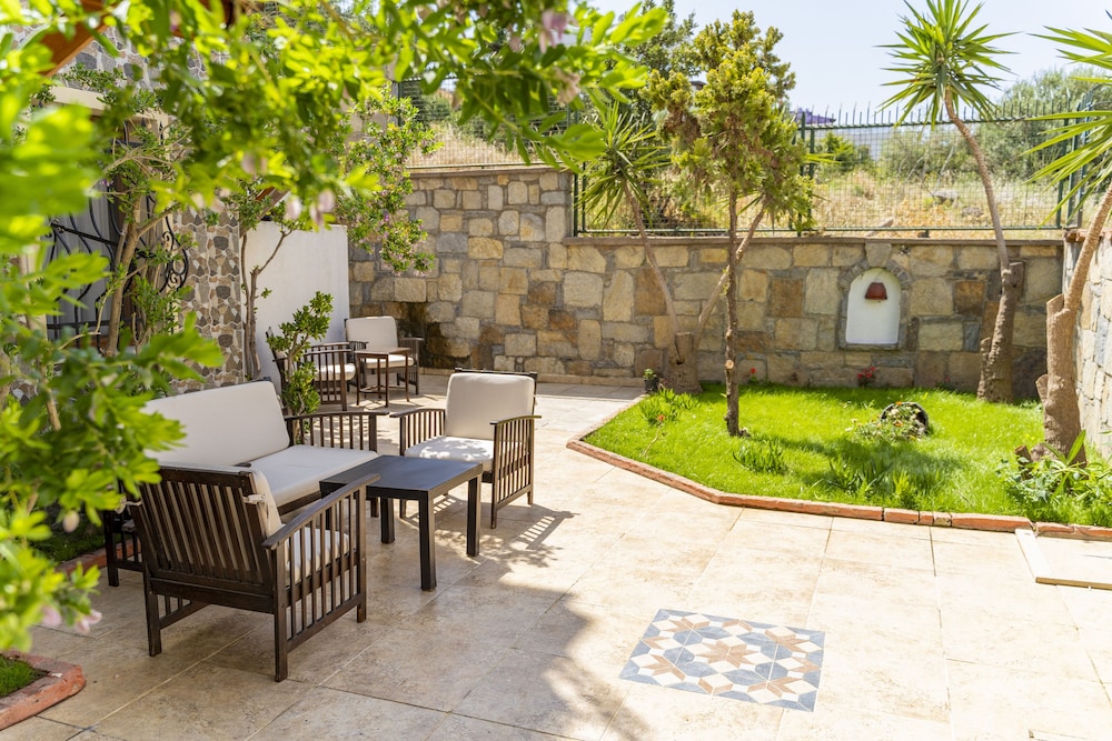 Queen Boutique Hotel - Image 68