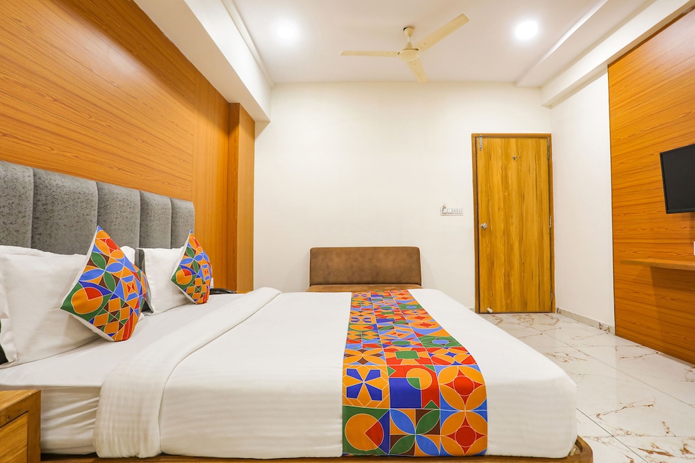 Fabhotel Raj Villa