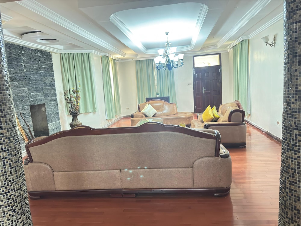 Lux Suites Lakeview Mansion Nakuru