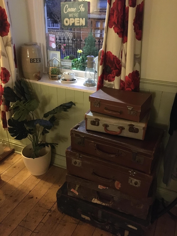 The Hollies Inn