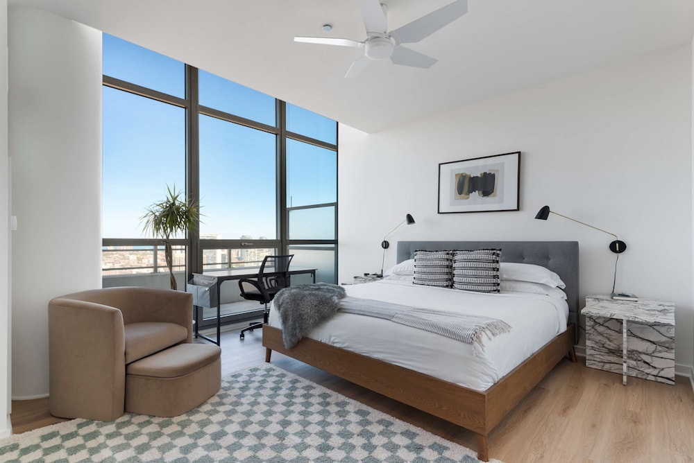 Group Stay 3 Penthouses in the Same Building