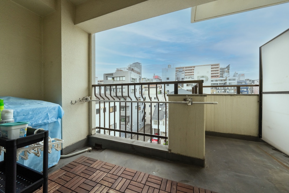 Namba West 5 connecting room