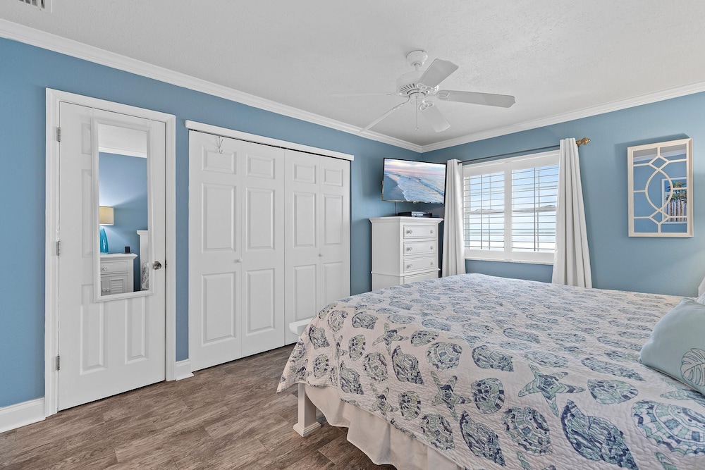 Colony Beach Club 224