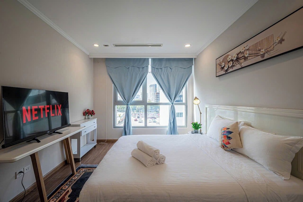Apartment Landmark 81 by Urban Home