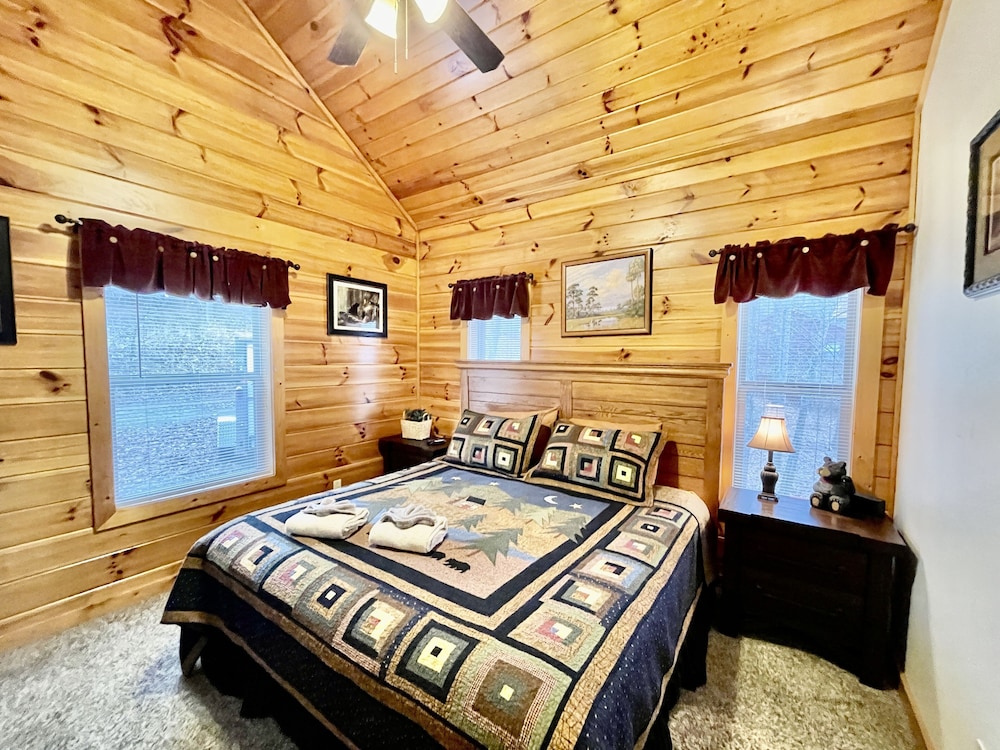 Picture Perfect 2 Bedroom Cabin by RedAwning - Property Image 21