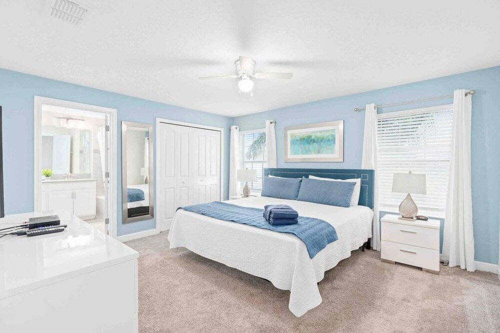 Super Dope- FUN Electric Home W Pool Amenities