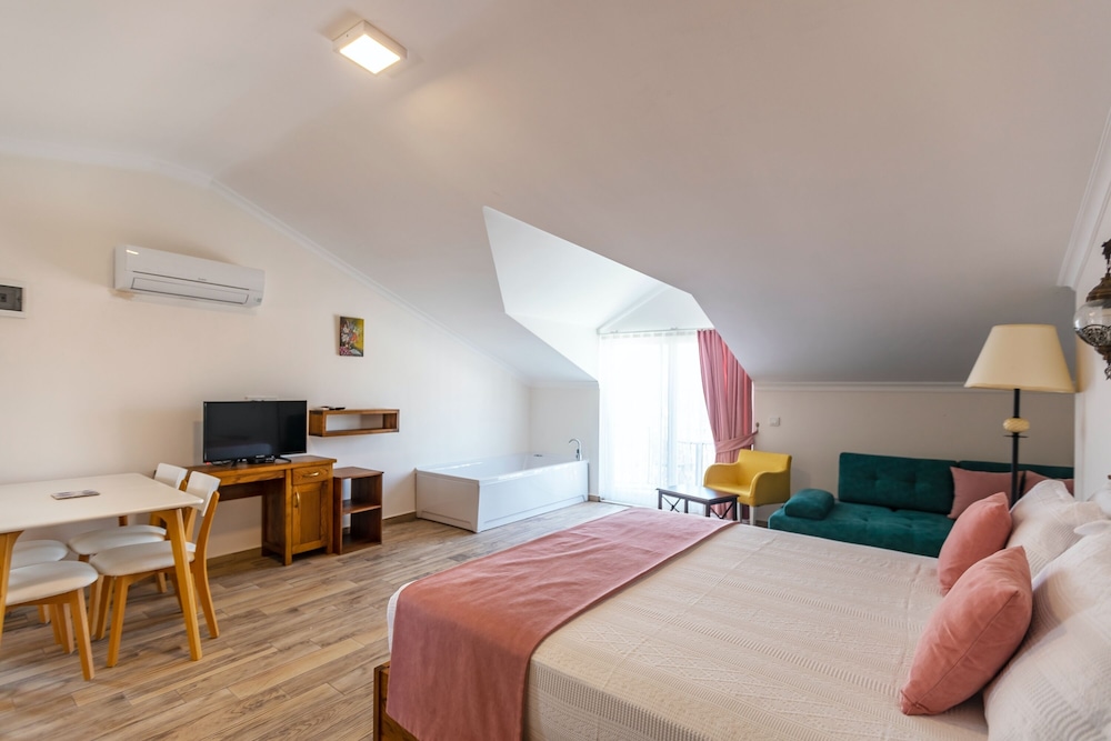 Infinity Lilly Apartments view 2