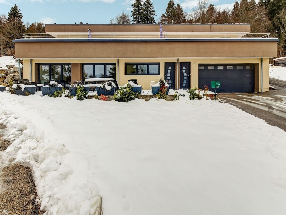 Beautiful Cottage in La Chaux With Jacuzzi