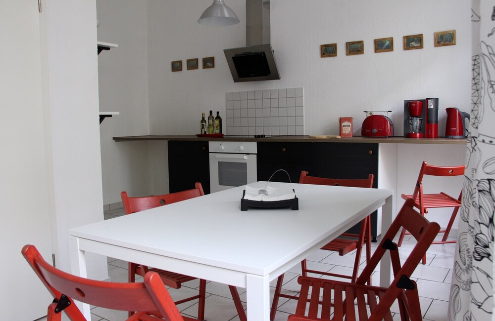 Leon Apartments