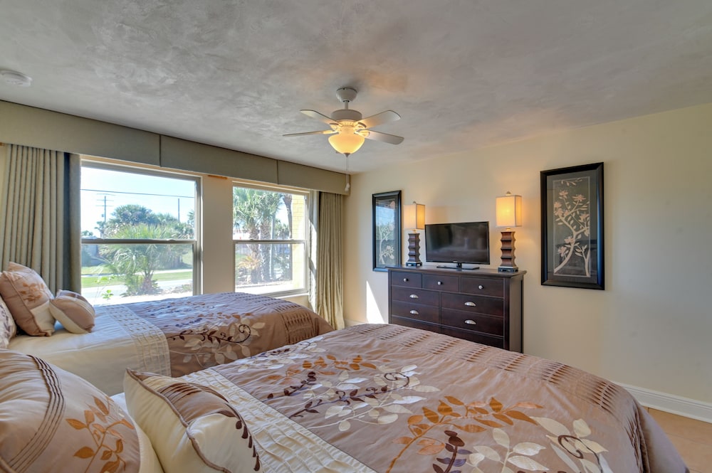 Oceanfront Escape on Wilbur Beach!