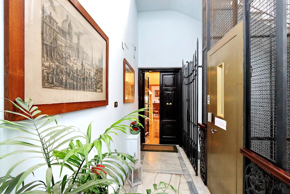 Palazzo Palermo Near the Roman Forum the Perfect Family Oasis in Rome