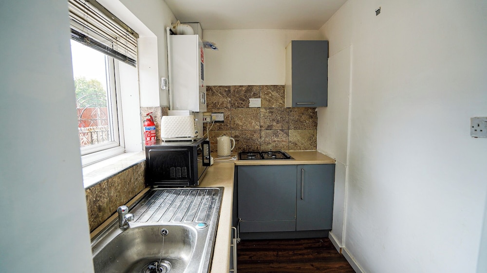 3BR Home Near Hounslow West Tube Station