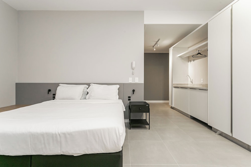 Studios Tower by Viva - Prédio com piscina e estacionamento no centro de Floripa