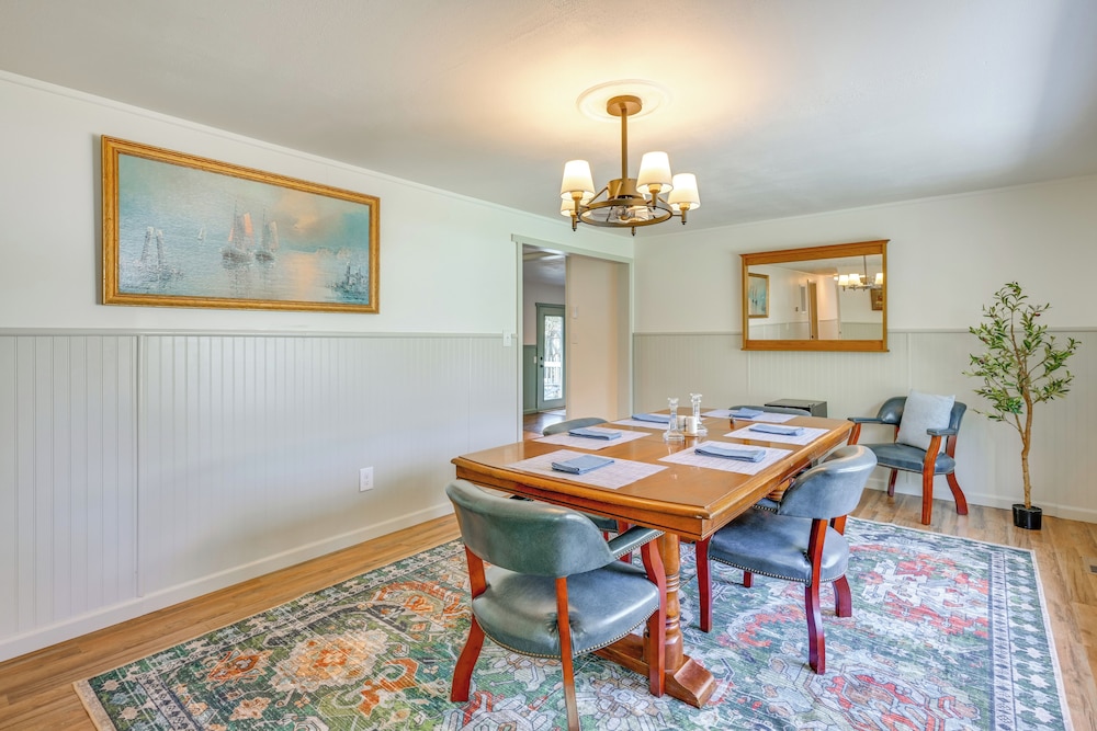 Sand Lake Retreat: Canal Access & Large Yard!