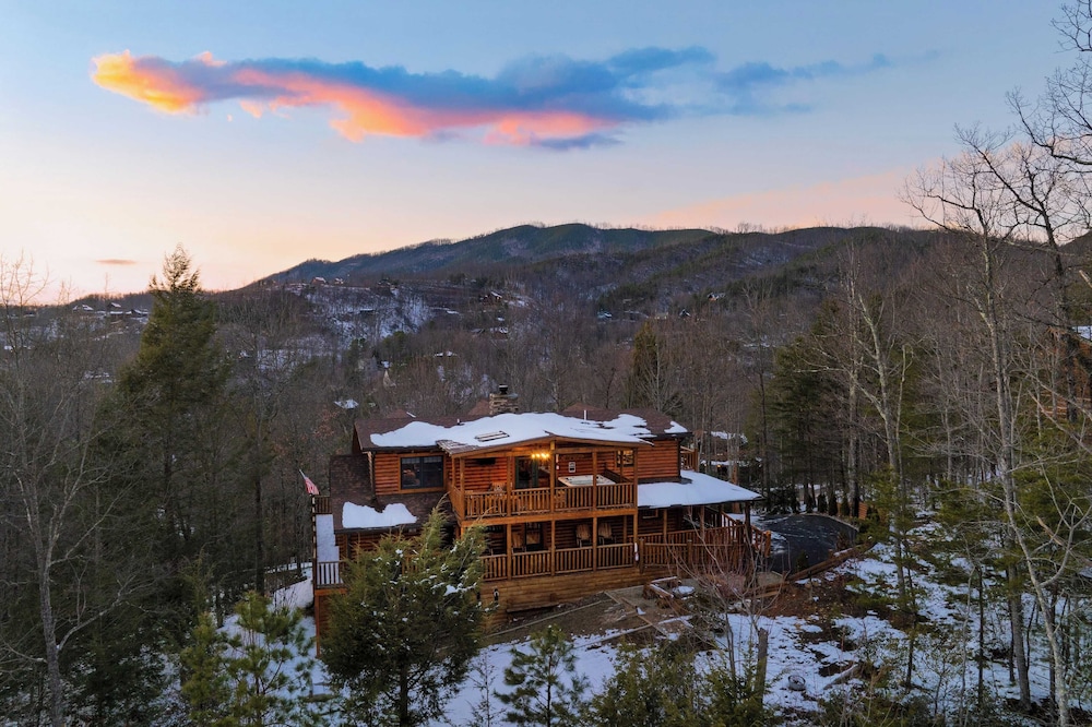 American Dream by Avantstay Deck w/ Views Theater, Game Room, Community Pool