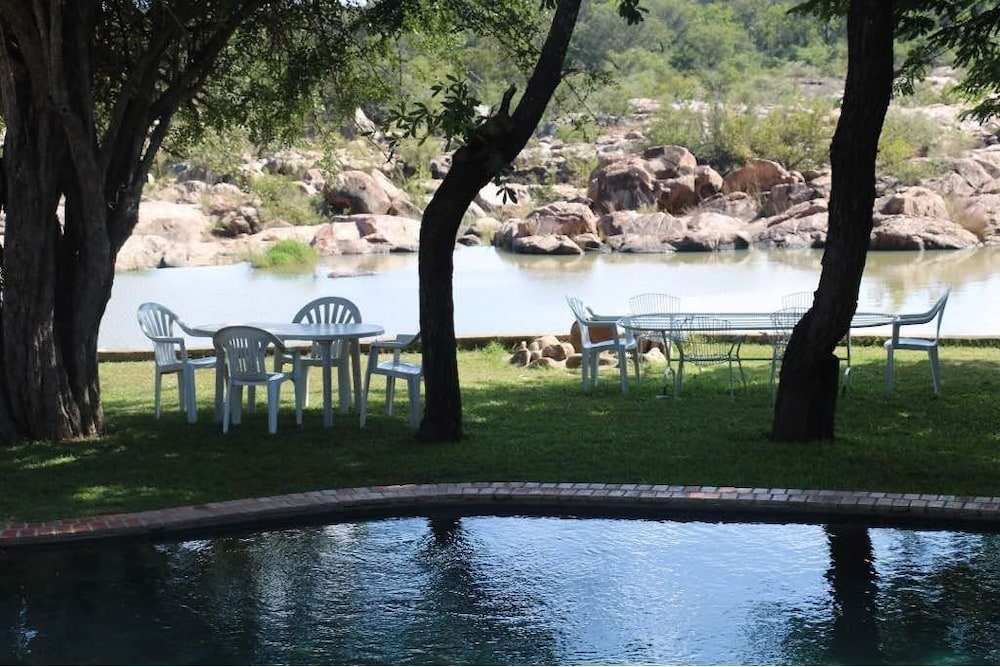 Nyangombe Safari Lodge