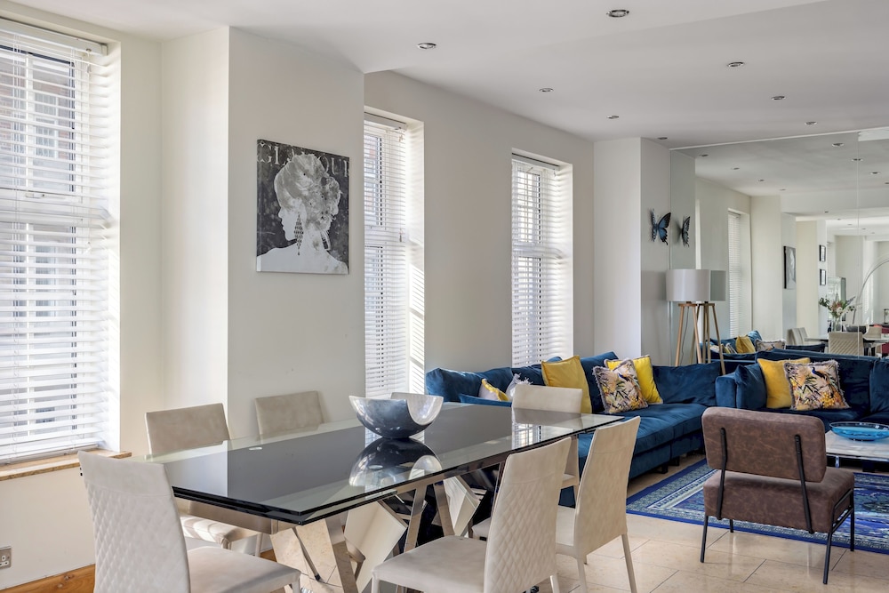 Park Lane 4-bed Mayfair Family House