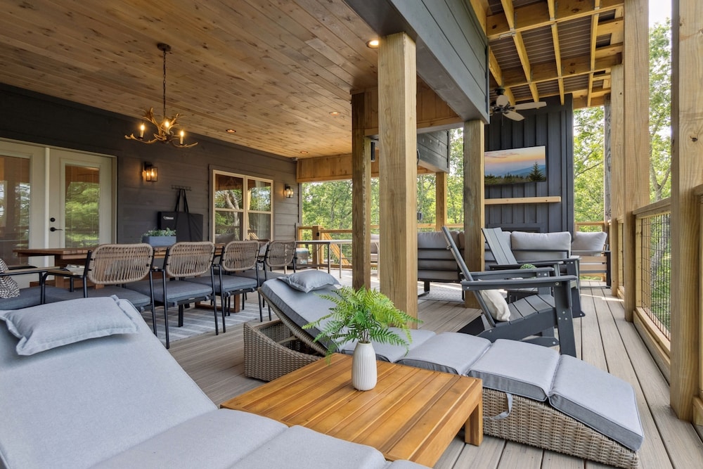 Golden Oaks Cabin 3 Bedroom Home
