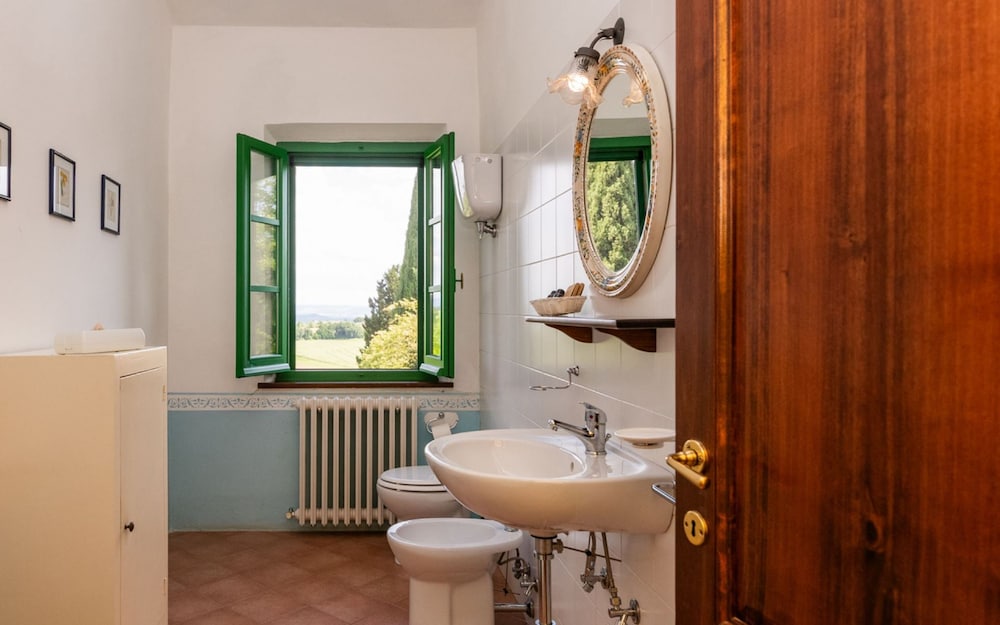 Farmhouse With Exclusive View Between Umbria and Tuscany La Godiola-albizia