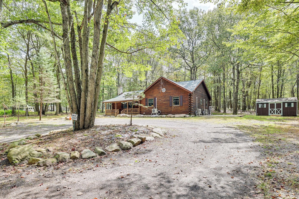 Long Pond Log Cabin w/ Hot Tub Soaks & Outdoor Fun
