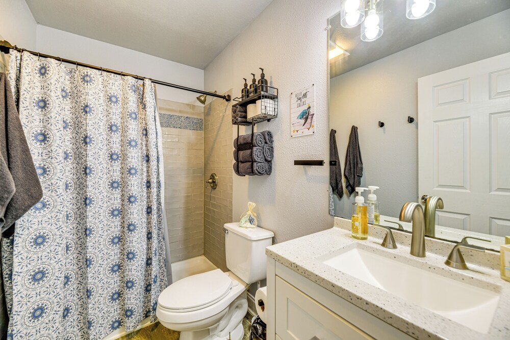 3 Mi to Beach: Family Home in Corpus Christi!