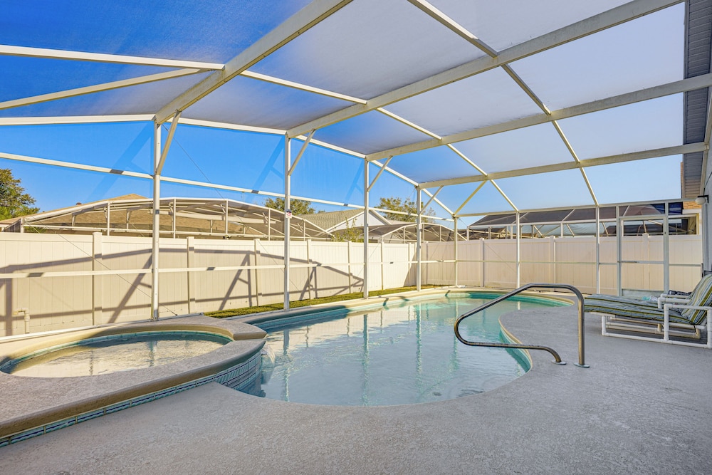 9 Mi to Walt Disney World: Family Home w/ Pool!