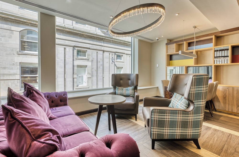 Premier Inn Edinburgh Cc Waverley - Image 3
