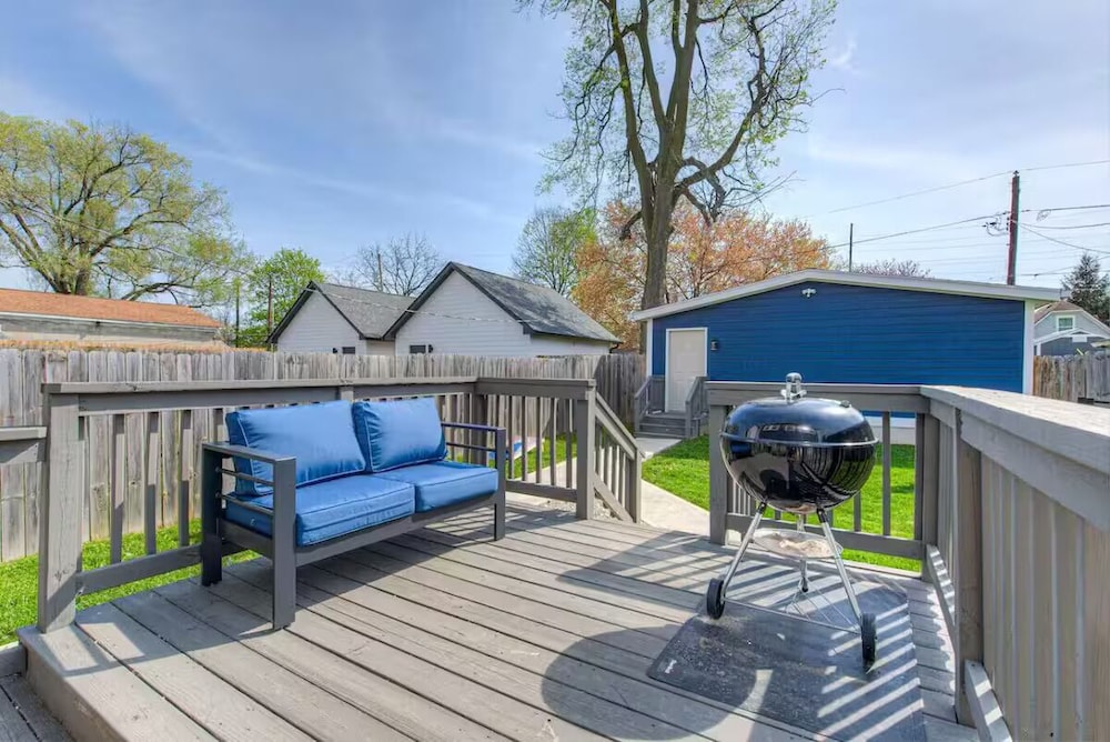 Spacious Home for Groups with Hot Tub in Indy