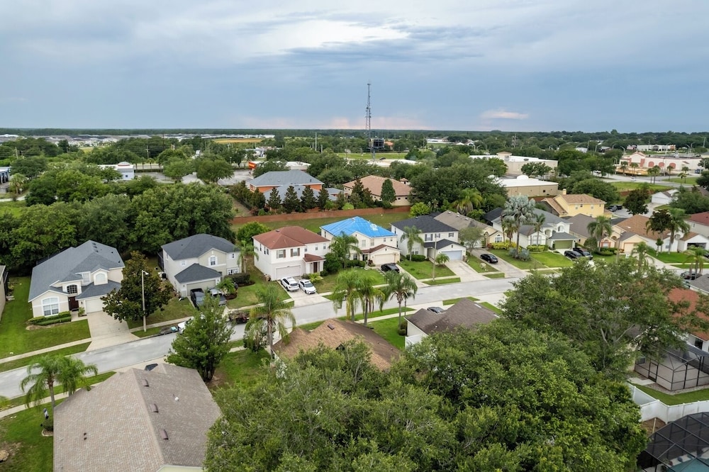 Bright Queen BR + Pool Retreat Near Disney