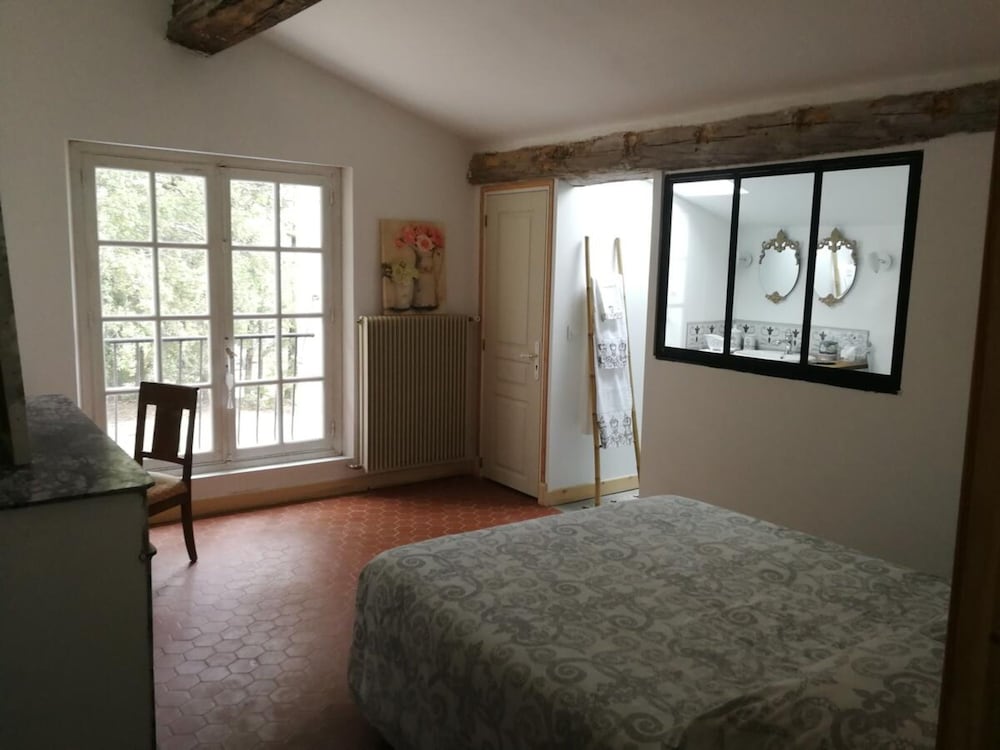 Château Saint-Esprit view 2