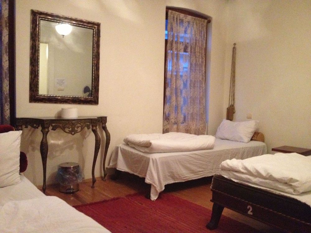 Chambers Of The Boheme - Hostel
