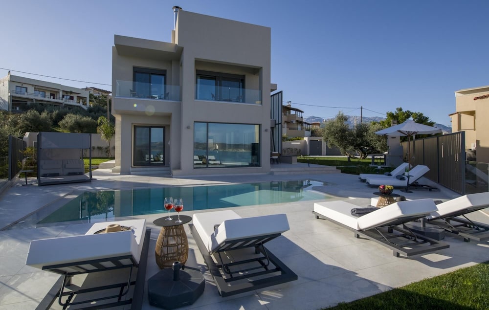 Royal Bird Villa in Kalives view 3