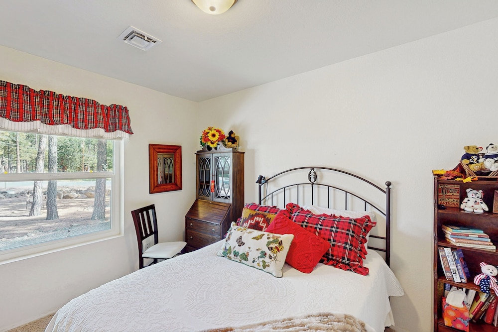 3BR Home Close to Golf, Trails, Lake, & Ski Resort