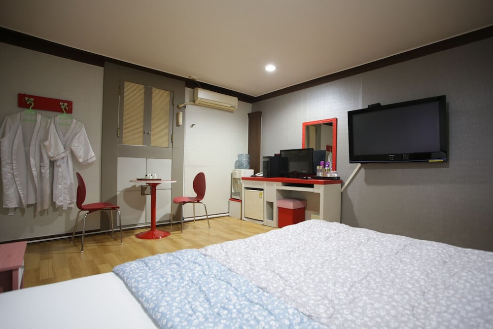 Photo 10