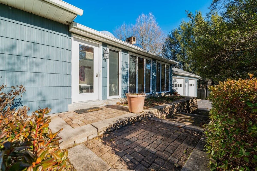 HV Spacious Retreat Sleeps 13 w Hot Tub