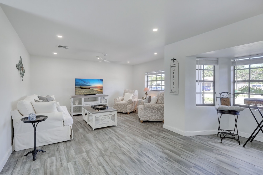 Luxury Pool Dog Friendly Central To Naples And Marco Island By Sky Run Naples 3 Bedroom Home