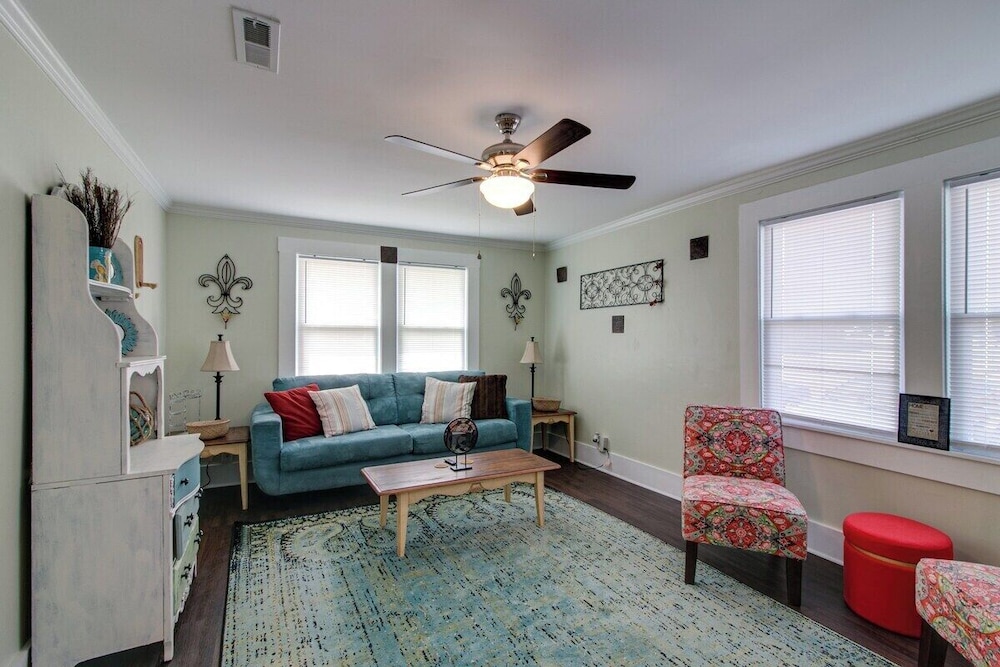 Clarksville Cottage on Crossland
