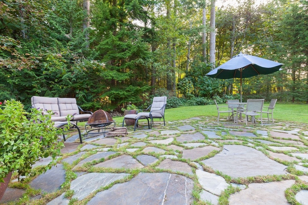 Creekside B & B