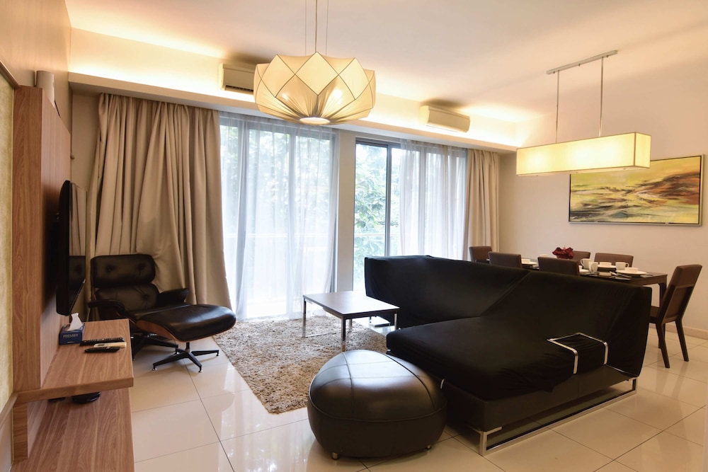 Pet Friendly, 3BR Apt KL, Bathtub & Parking