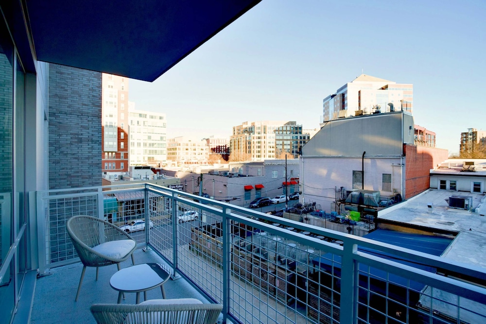 Prime Metro Proximity Condo at Clarendon