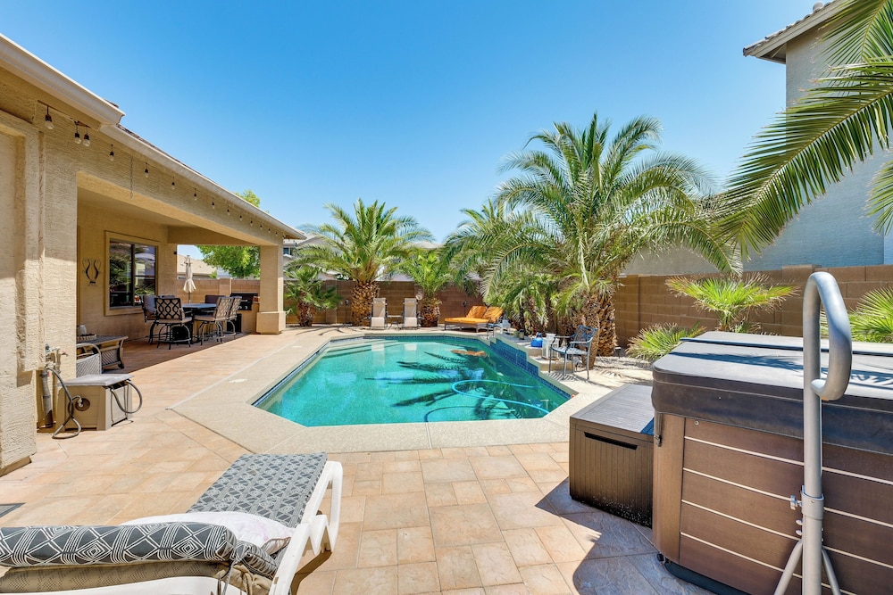 3 Mi to Harrah's Ak-chin Casino: Poolside Oasis!