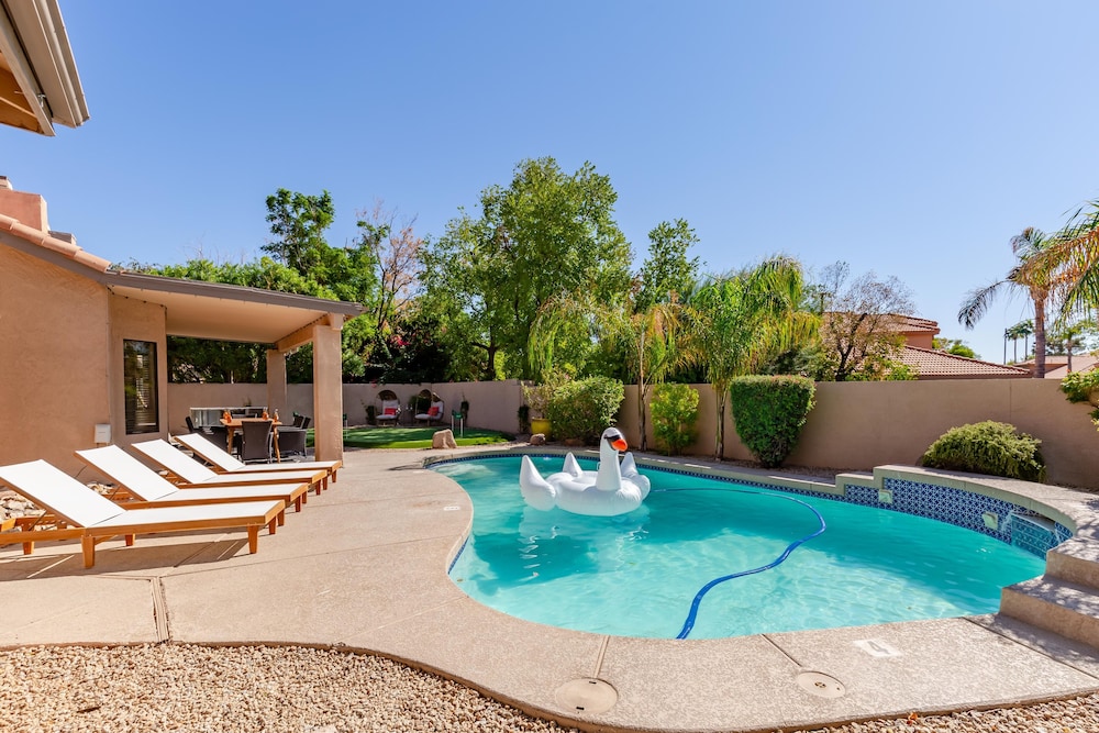Scottsdale Oasis- Pool - Game Room - Putting Green