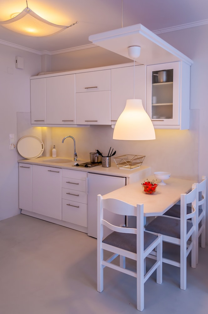 Milos Bay Suites