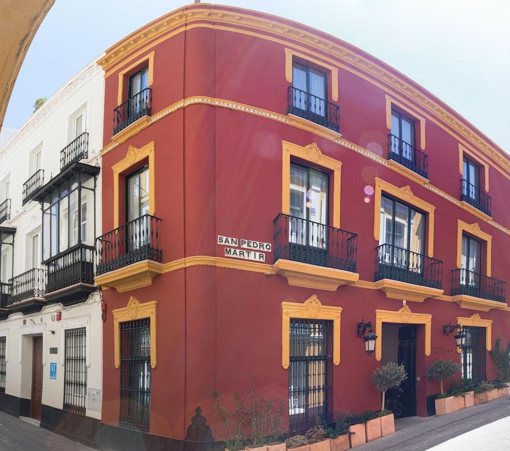 Honest Sevilla Hotel 1