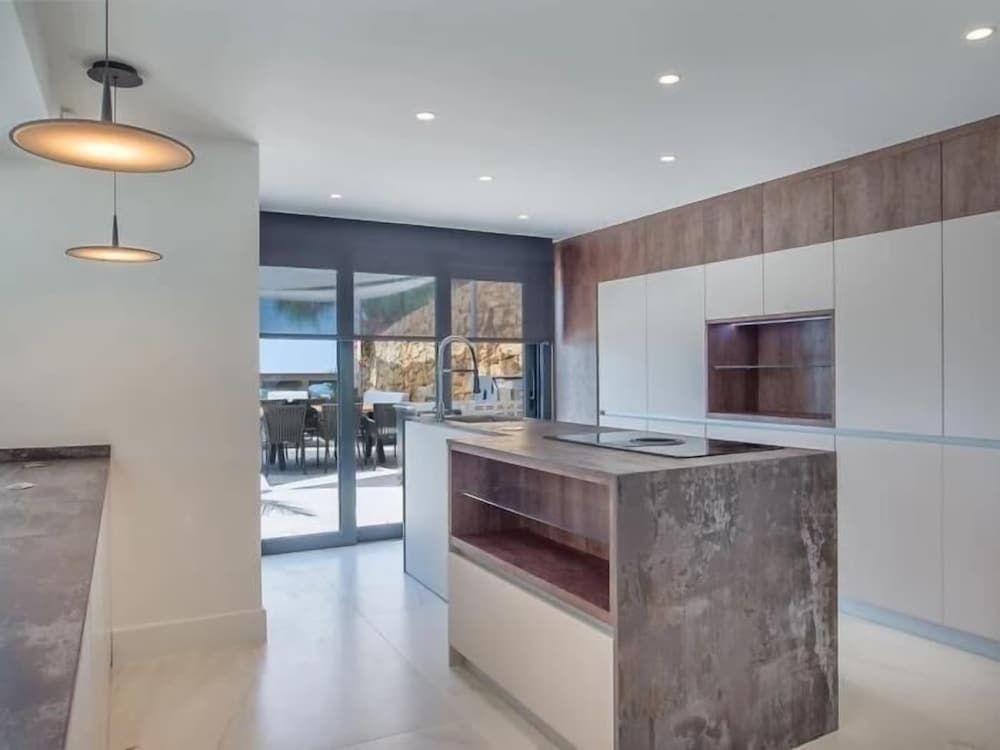 Sunrise Villa Marbella by Lodgerstrip