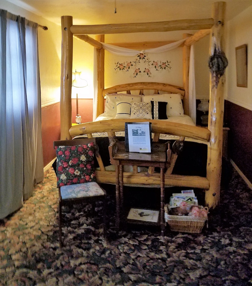 Dawson House Lodge view 3